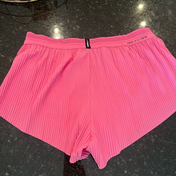 Women’s Nike Aeroswoft shorts - Picture 1 of 3